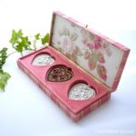 ハートのオーナメントと抜き型のコレクションケース（2010年制作）