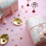 ひな祭りによせて-女の子のイラストが入ったフレームの箱