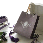 刺繍入りのトートバッグ-葡萄色と布のリメイク